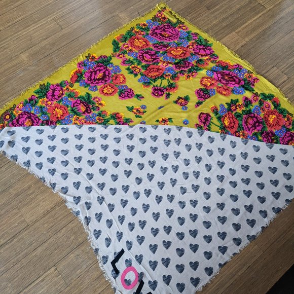 Codello Scarf / Wrap - Picture 2 of 5